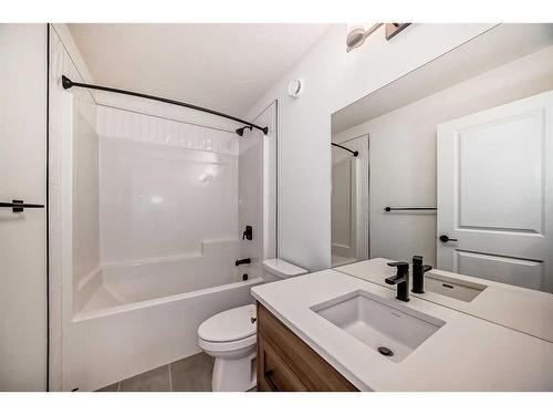 27 Saddlebred Place, Cochrane, AB - Indoor Photo Showing Bathroom