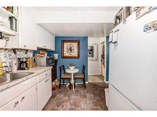 3720 Centre A Street Ne, Calgary, AB - Indoor Photo Showing Kitchen