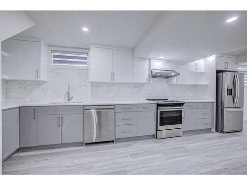 171 Edenwold Drive Nw, Calgary, AB - Indoor Photo Showing Kitchen With Upgraded Kitchen