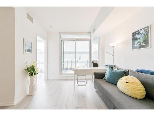 501-615 6 Avenue Se, Calgary, AB - Indoor Photo Showing Living Room