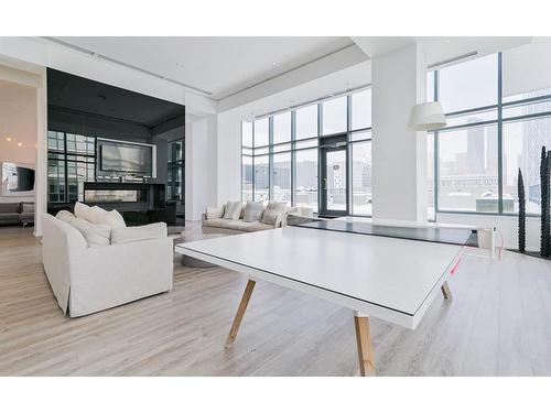 501-615 6 Avenue Se, Calgary, AB - Indoor Photo Showing Living Room