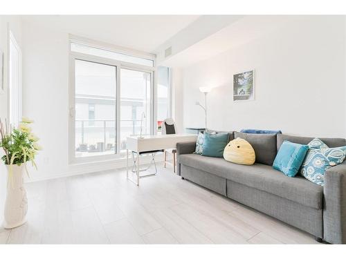 501-615 6 Avenue Se, Calgary, AB - Indoor Photo Showing Living Room