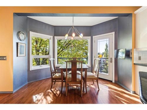 44 Sierra Vista Close Sw, Calgary, AB - Indoor Photo Showing Dining Room