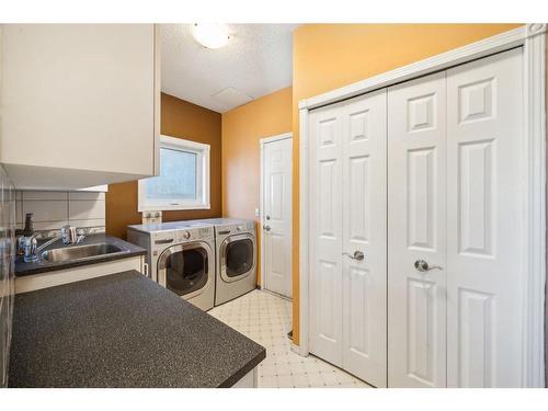 44 Sierra Vista Close Sw, Calgary, AB - Indoor Photo Showing Laundry Room