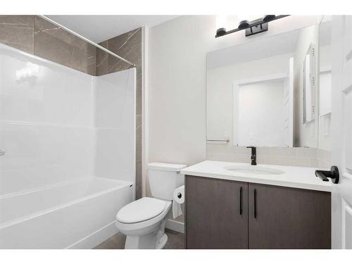 254 Alpine Boulevard Sw, Calgary, AB - Indoor Photo Showing Bathroom