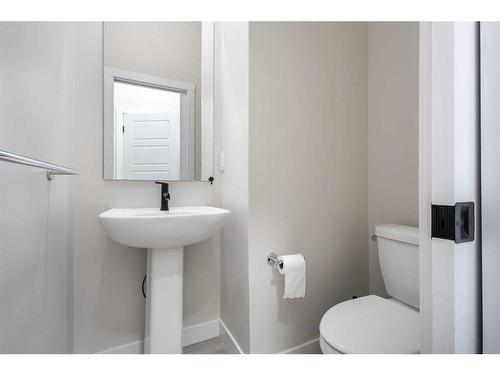 254 Alpine Boulevard Sw, Calgary, AB - Indoor Photo Showing Bathroom