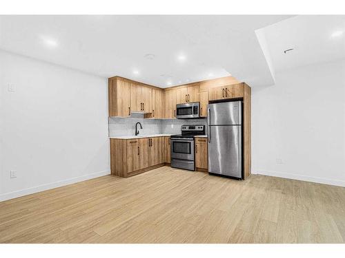 414 Templeview Drive Ne, Calgary, AB - Indoor Photo Showing Kitchen