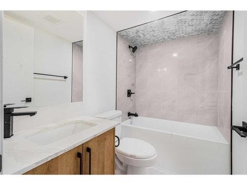 414 Templeview Drive Ne, Calgary, AB - Indoor Photo Showing Bathroom