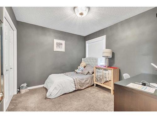 127 Brightoncrest Rise Se, Calgary, AB - Indoor Photo Showing Bedroom