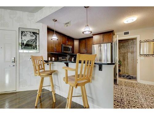 224-15 Sunset Square, Cochrane, AB - Indoor Photo Showing Kitchen