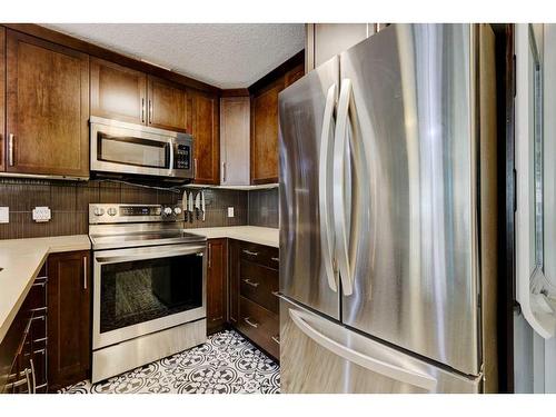 224-15 Sunset Square, Cochrane, AB - Indoor Photo Showing Kitchen With Stainless Steel Kitchen