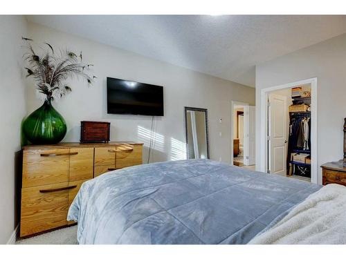 224-15 Sunset Square, Cochrane, AB - Indoor Photo Showing Bedroom