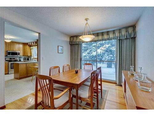 3410 Breton Close Nw, Calgary, AB - Indoor Photo Showing Dining Room