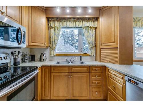 3410 Breton Close Nw, Calgary, AB - Indoor Photo Showing Kitchen With Double Sink