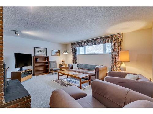 3410 Breton Close Nw, Calgary, AB - Indoor Photo Showing Living Room