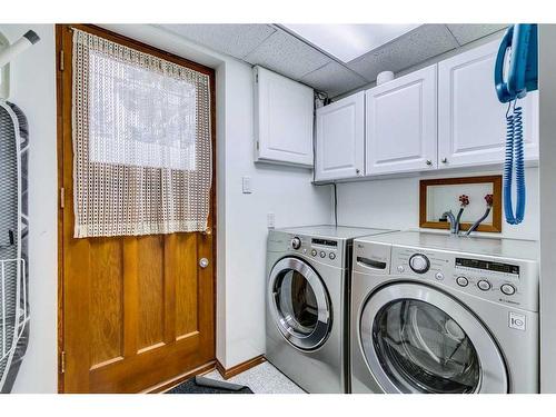 3410 Breton Close Nw, Calgary, AB - Indoor Photo Showing Laundry Room