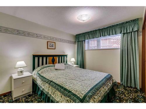 3410 Breton Close Nw, Calgary, AB - Indoor Photo Showing Bedroom