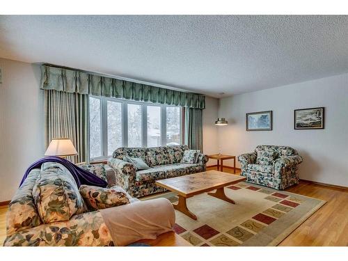 3410 Breton Close Nw, Calgary, AB - Indoor Photo Showing Living Room