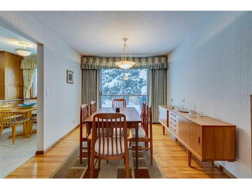 3410 Breton Close Nw, Calgary, AB - Indoor Photo Showing Dining Room