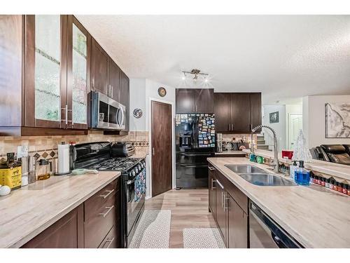 1 Harvest Oak View Ne, Calgary, AB - Indoor Photo Showing Kitchen With Double Sink