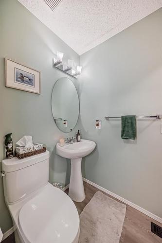 1 Harvest Oak View Ne, Calgary, AB - Indoor Photo Showing Bathroom