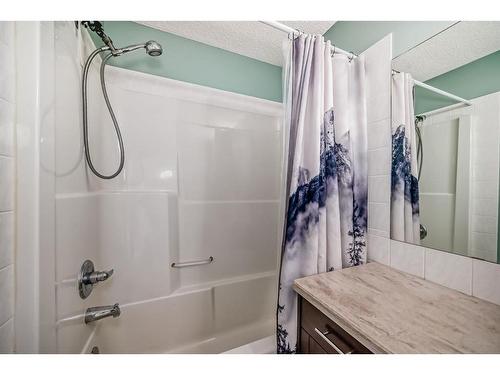 1 Harvest Oak View Ne, Calgary, AB - Indoor Photo Showing Bathroom