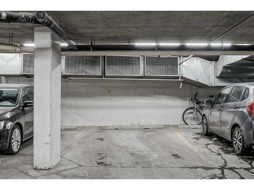 105-1408 17 Street Se, Calgary, AB - Indoor Photo Showing Garage