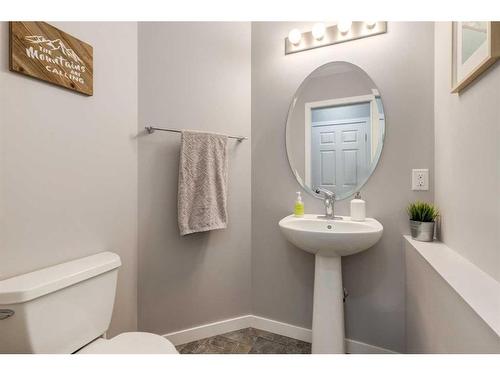 1233 New Brighton Drive Se, Calgary, AB - Indoor Photo Showing Bathroom