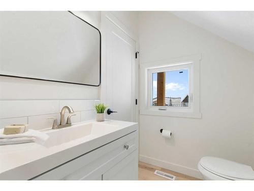 17 Cottageclub Lane, Rural Rocky View County, AB - Indoor Photo Showing Bathroom