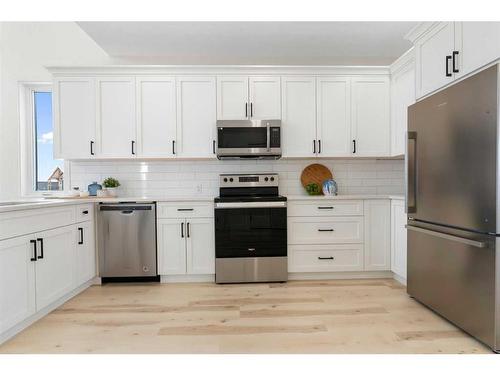 17 Cottageclub Lane, Rural Rocky View County, AB - Indoor Photo Showing Kitchen With Upgraded Kitchen