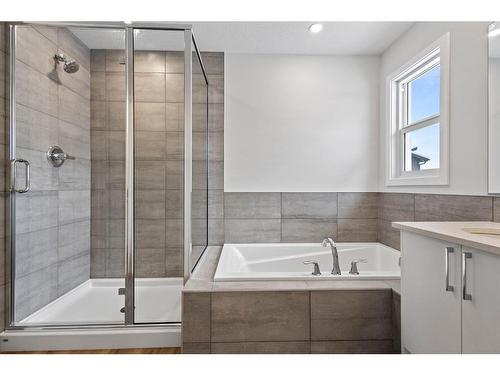 183 Wolf River Dr, Calgary, AB - Indoor Photo Showing Bathroom