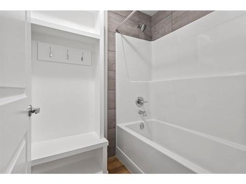 183 Wolf River Dr, Calgary, AB - Indoor Photo Showing Bathroom