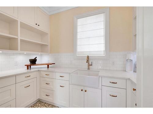 1607 42 Avenue Sw, Calgary, AB - Indoor Photo Showing Kitchen