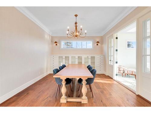 1607 42 Avenue Sw, Calgary, AB - Indoor Photo Showing Dining Room