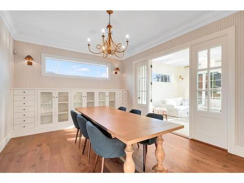 1607 42 Avenue Sw, Calgary, AB - Indoor Photo Showing Dining Room