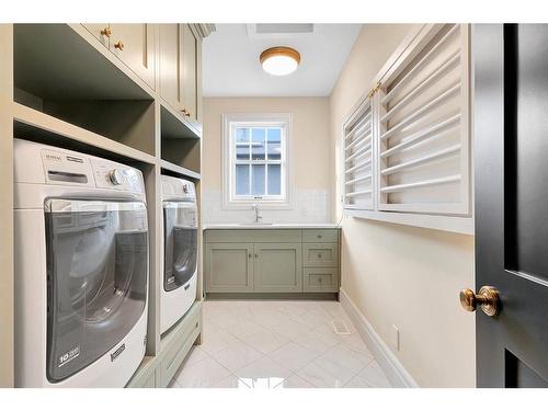 1607 42 Avenue Sw, Calgary, AB - Indoor Photo Showing Laundry Room