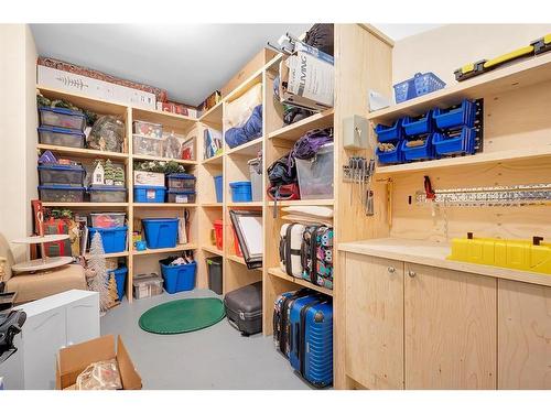 1607 42 Avenue Sw, Calgary, AB - Indoor With Storage