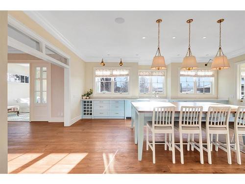 1607 42 Avenue Sw, Calgary, AB - Indoor Photo Showing Dining Room