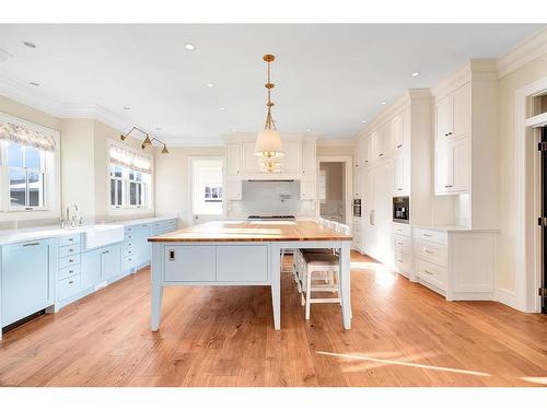 1607 42 Avenue Sw, Calgary, AB - Indoor Photo Showing Kitchen