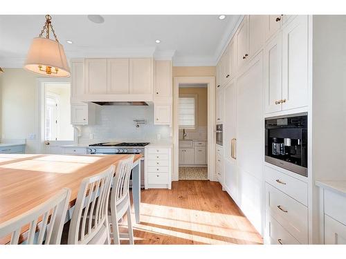 1607 42 Avenue Sw, Calgary, AB - Indoor Photo Showing Kitchen