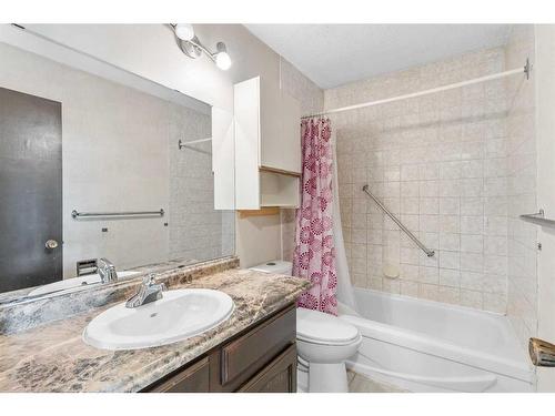 305 Templemont Place Ne, Calgary, AB - Indoor Photo Showing Bathroom