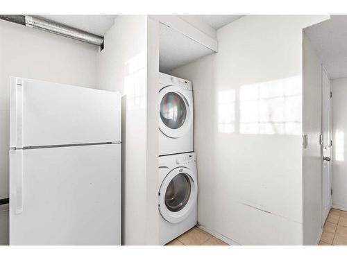 305 Templemont Place Ne, Calgary, AB - Indoor Photo Showing Laundry Room