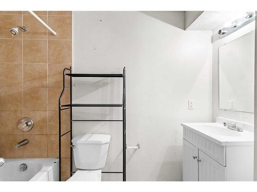 305 Templemont Place Ne, Calgary, AB - Indoor Photo Showing Bathroom