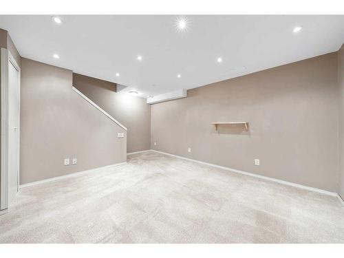 25 Elgin Mews Se, Calgary, AB - Indoor Photo Showing Other Room