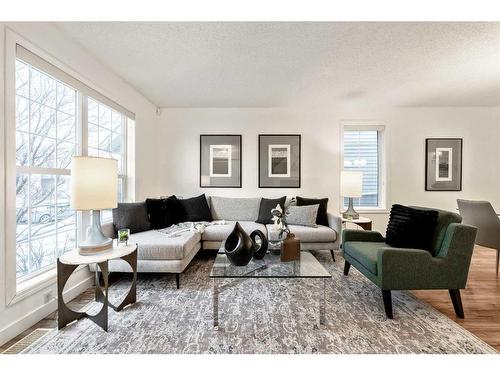 25 Elgin Mews Se, Calgary, AB - Indoor Photo Showing Living Room