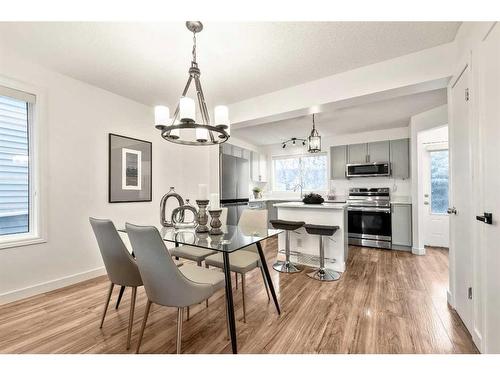 25 Elgin Mews Se, Calgary, AB - Indoor Photo Showing Dining Room