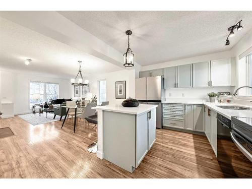 25 Elgin Mews Se, Calgary, AB - Indoor Photo Showing Kitchen With Upgraded Kitchen