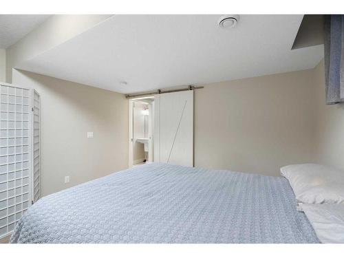 39 Chaparral Valley Way Se, Calgary, AB - Indoor Photo Showing Bedroom