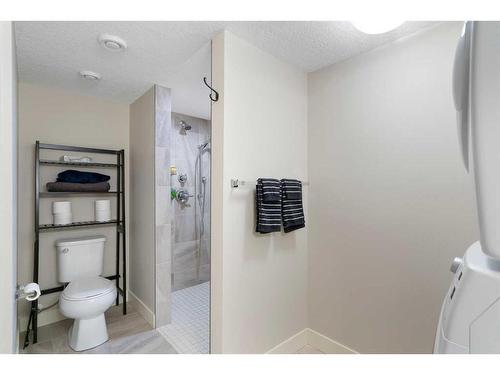 39 Chaparral Valley Way Se, Calgary, AB - Indoor Photo Showing Bathroom