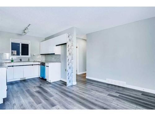 178 Martinridge Crescent Ne, Calgary, AB - Indoor Photo Showing Kitchen